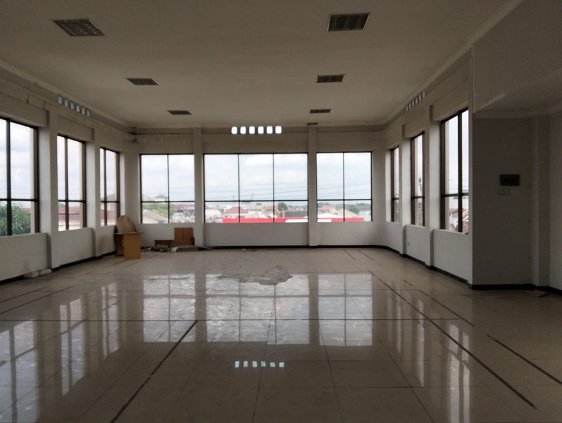 Investasi Gedung Strategis 3 Lantai Di Pusat Kota Tegalrejo, Yogyakarta