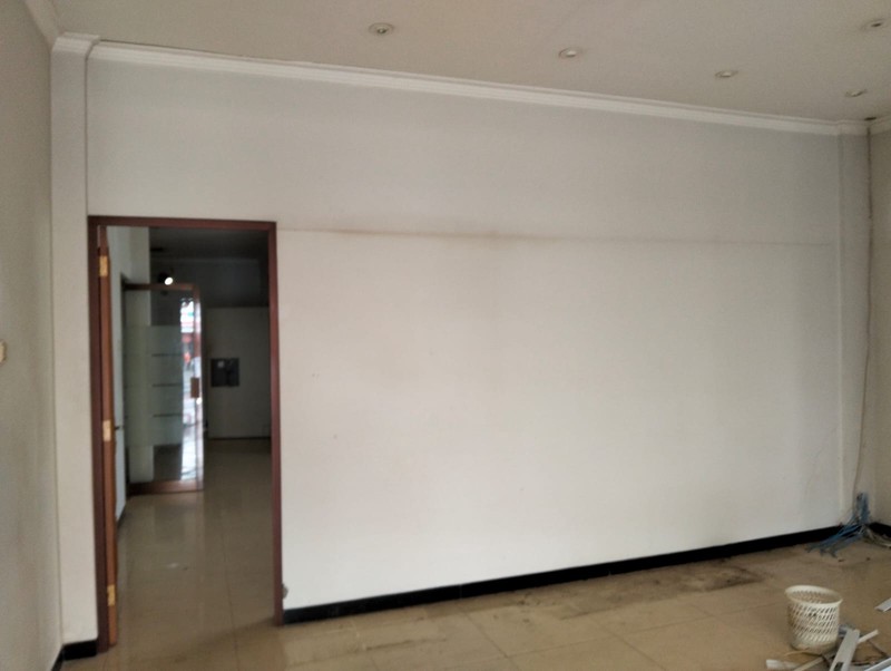 Investasi Gedung Strategis 3 Lantai Di Pusat Kota Tegalrejo, Yogyakarta