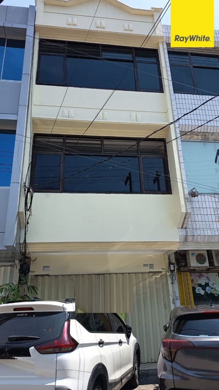 Disewakan Ruko 3 lantai di Jl Raya Dharmahusada Surabaya