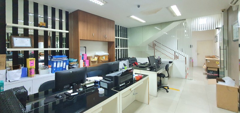 Dijual Ruko fully-furnished dilengkapi lift di Bukit Gading Indah, Kelapa Gading, Depan Gading Kirana, Jl Artha Gading Boulevard