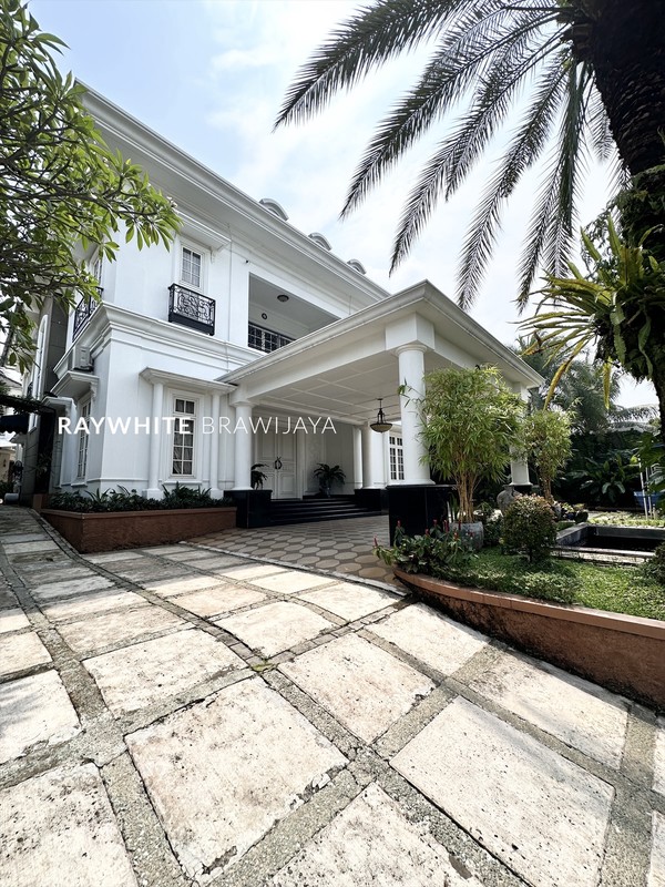 Rumah Mewah dan Terawat Lingkungan Tenang Area Pisangan Raya Cirendeu