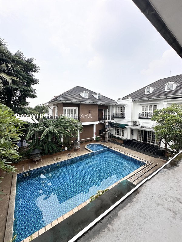 Rumah Mewah dan Terawat Lingkungan Tenang Area Pisangan Raya Cirendeu