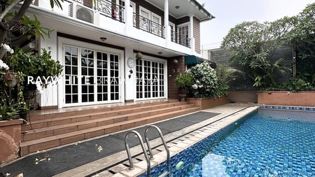 Rumah Mewah dan Terawat Lingkungan Tenang Area Pisangan Raya Cirendeu