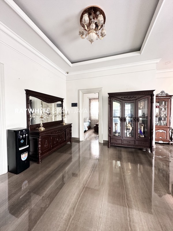 Rumah Mewah dan Terawat Lingkungan Tenang Area Pisangan Raya Cirendeu