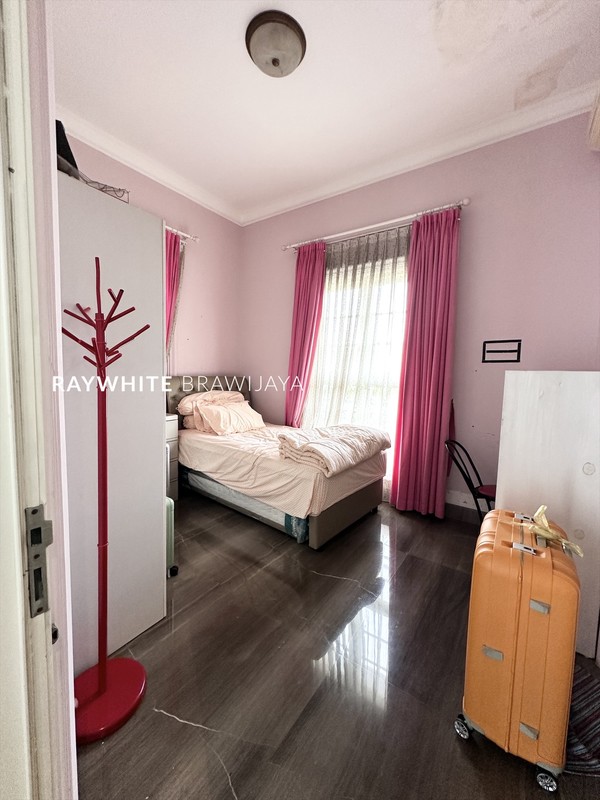 Rumah Mewah dan Terawat Lingkungan Tenang Area Pisangan Raya Cirendeu