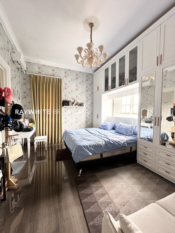 Rumah Mewah dan Terawat Lingkungan Tenang Area Pisangan Raya Cirendeu