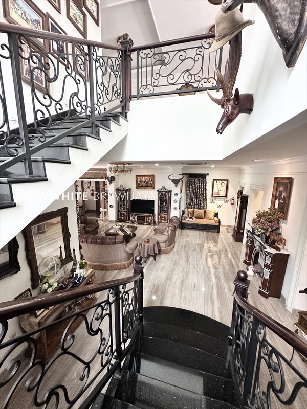 Rumah Mewah dan Terawat Lingkungan Tenang Area Pisangan Raya Cirendeu