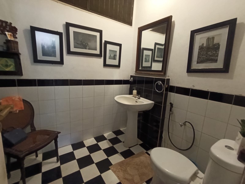 Dijual Rumah Lama Hitung Tanah Terawat Lokasi Di Pondok Aren, Tangerang Selatan