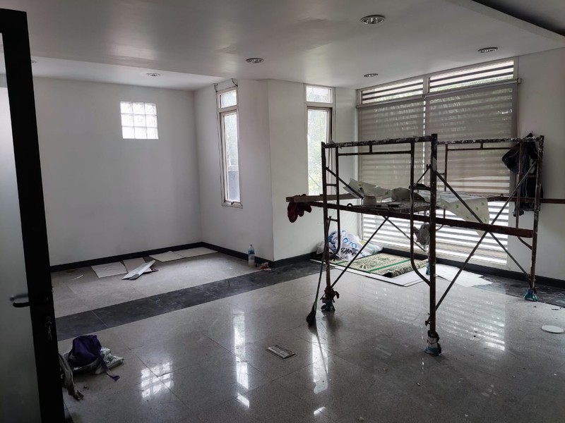 STRATEGIS! Ruang Usaha Luas di Supratman, Bandung!