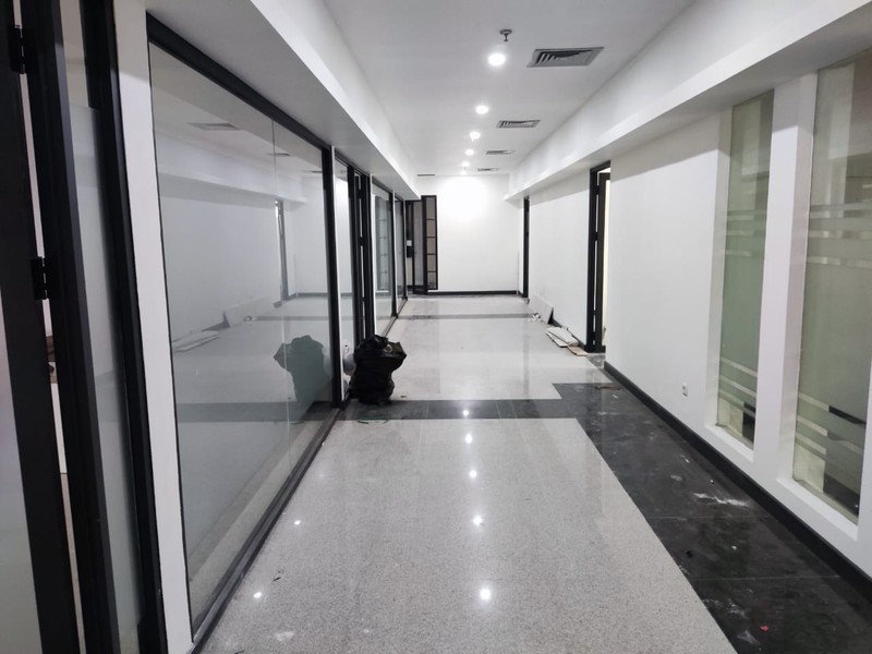 STRATEGIS! Ruang Usaha Luas di Supratman, Bandung!