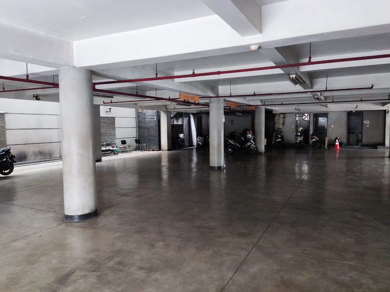 STRATEGIS! Ruang Usaha Luas di Supratman, Bandung!