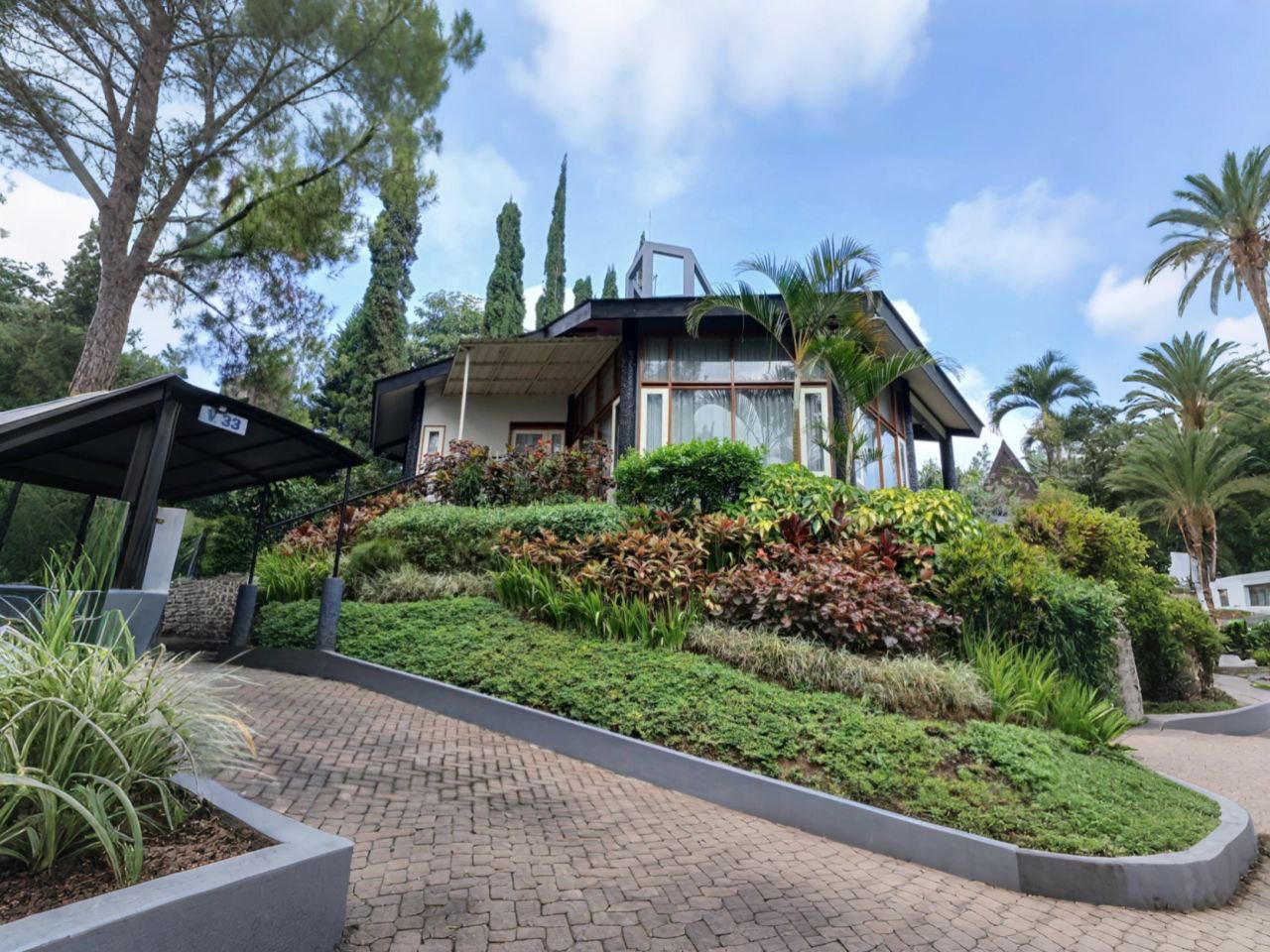 Jual Villa Hook Asri Club Bunga Batu Malang Full Furnished