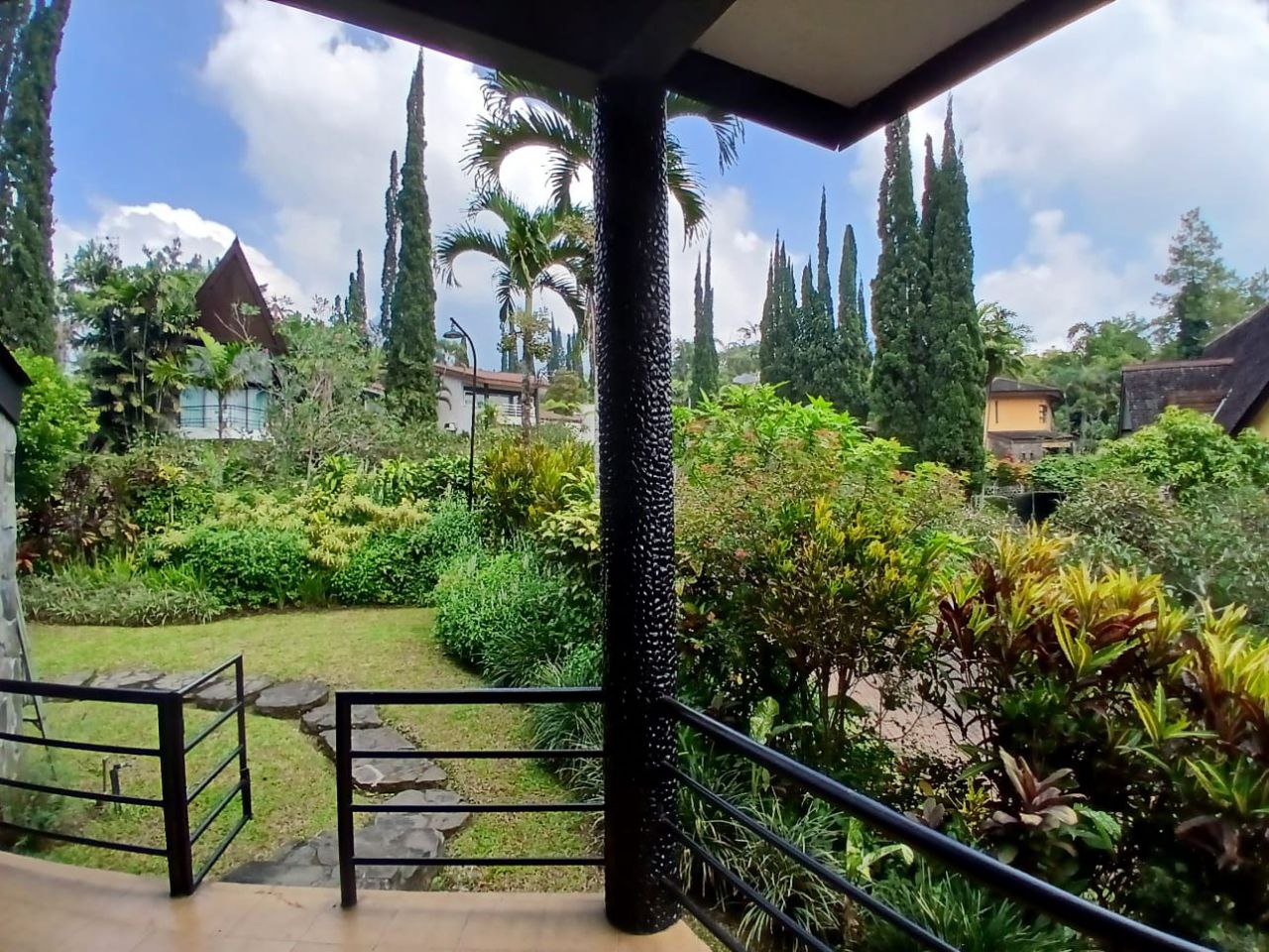 Jual Villa Hook Asri Club Bunga Batu Malang Full Furnished