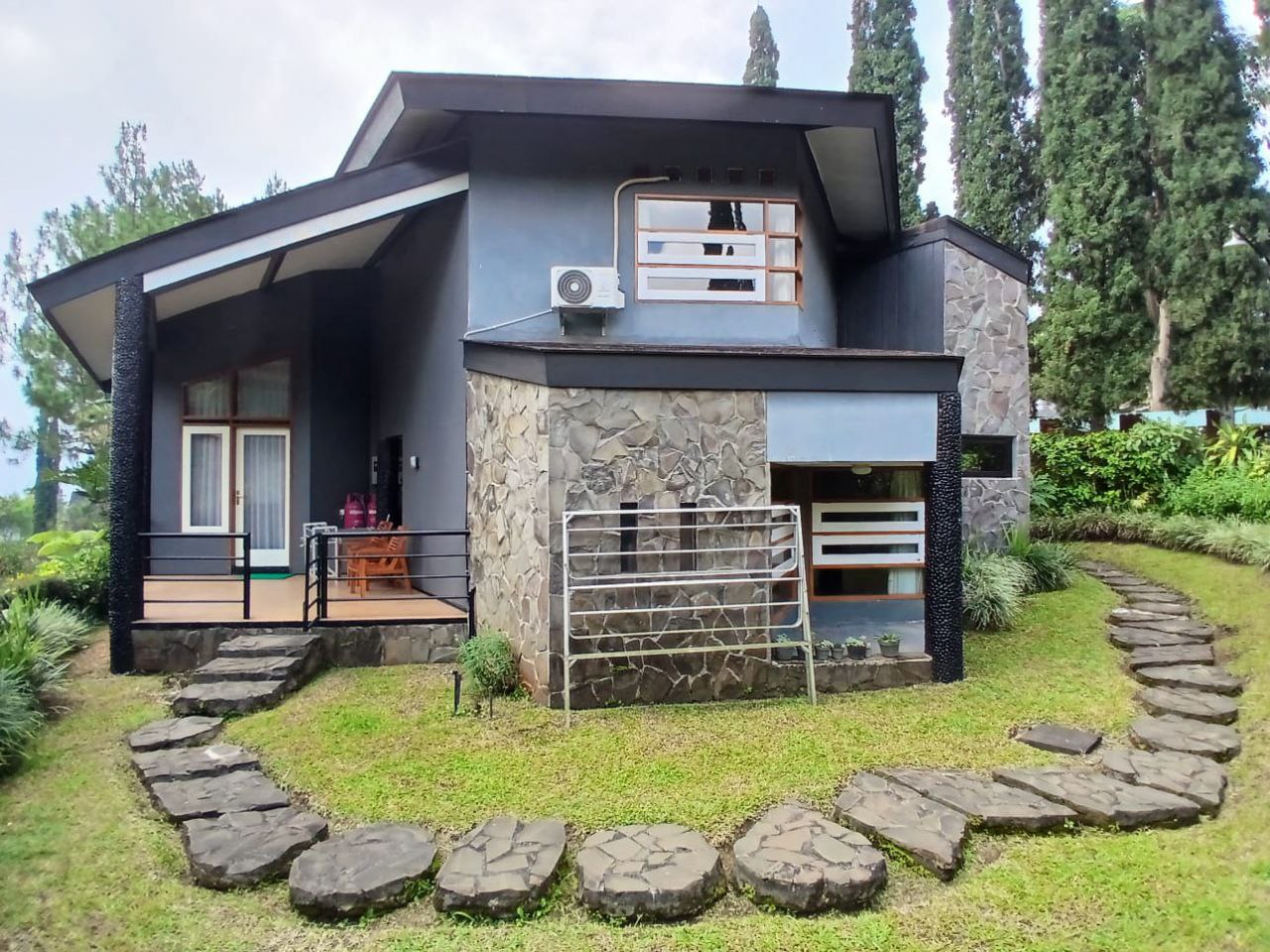 Jual Villa Hook Asri Club Bunga Batu Malang Full Furnished