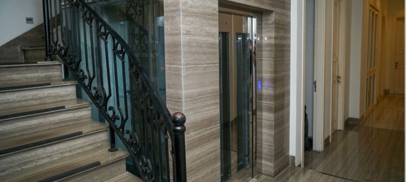 Rumah American Style 3 Lantai di Kebayoran Baru Full Furnished & Lift