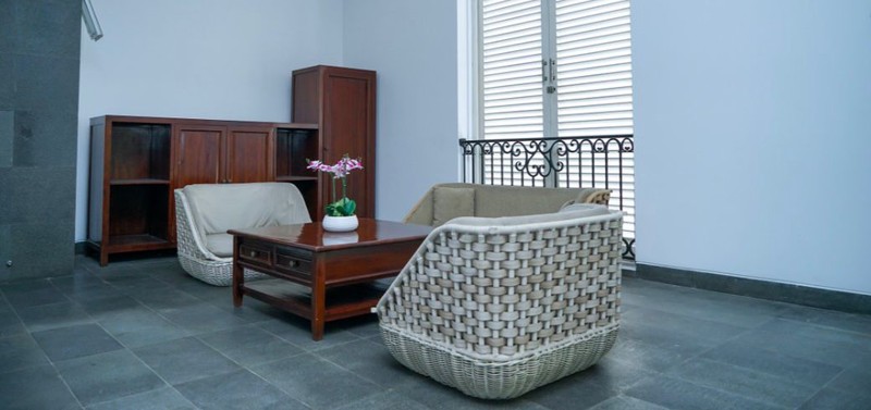 Rumah American Style 3 Lantai di Kebayoran Baru Full Furnished & Lift