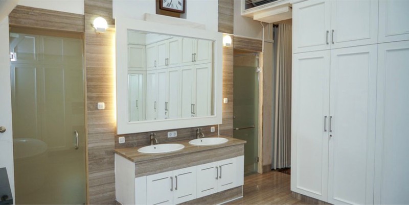 Rumah American Style 3 Lantai di Kebayoran Baru Full Furnished & Lift