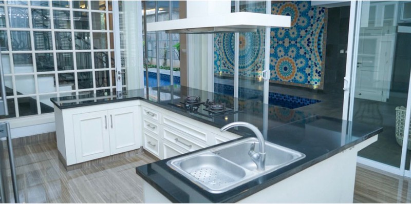 Rumah American Style 3 Lantai di Kebayoran Baru Full Furnished & Lift