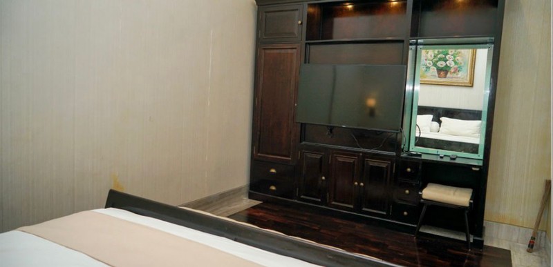 Rumah American Style 3 Lantai di Kebayoran Baru Full Furnished & Lift