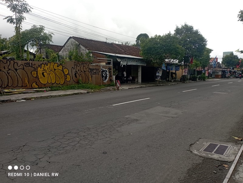 Tanah dan Bangunan Lokasi Strategis di Jalan Bantul Yogyakarta 