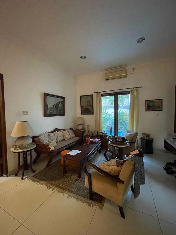 Rumah Luas di Kemang Lengkap Private Pool Lokasi Super Strategis