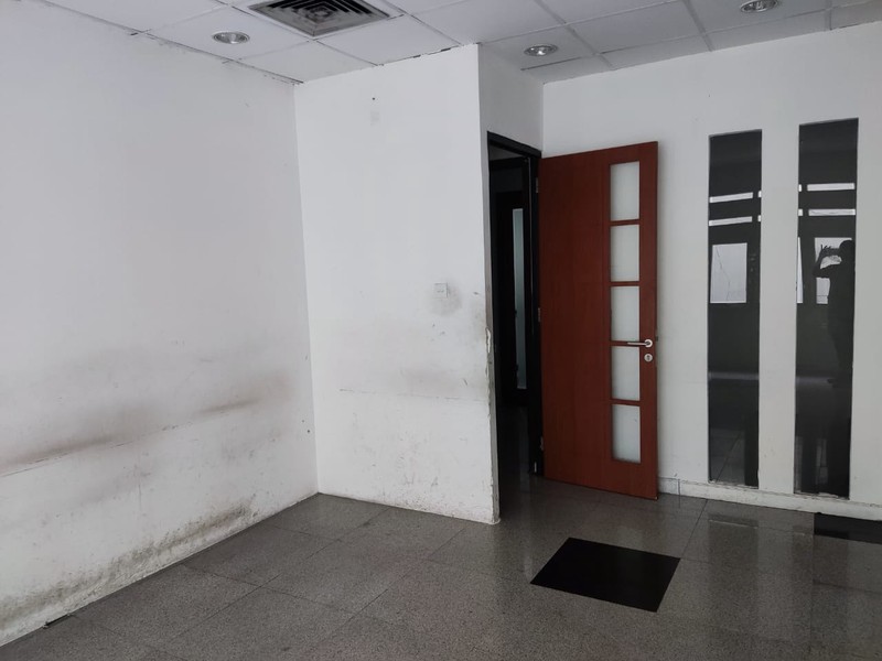 STRATEGIS! Ruang Usaha Luas di Supratman, Bandung!