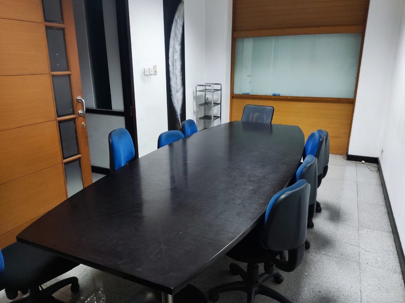 STRATEGIS! Ruang Usaha Luas di Supratman, Bandung!