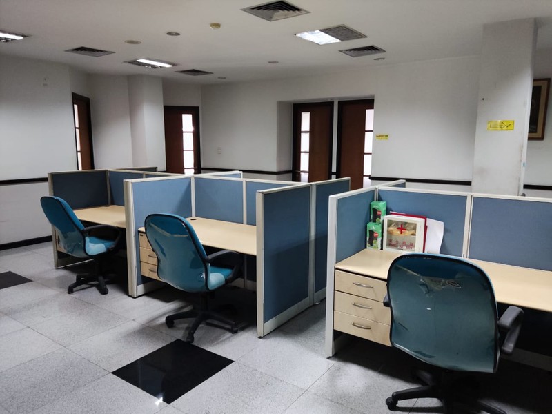 STRATEGIS! Ruang Usaha Luas di Supratman, Bandung!