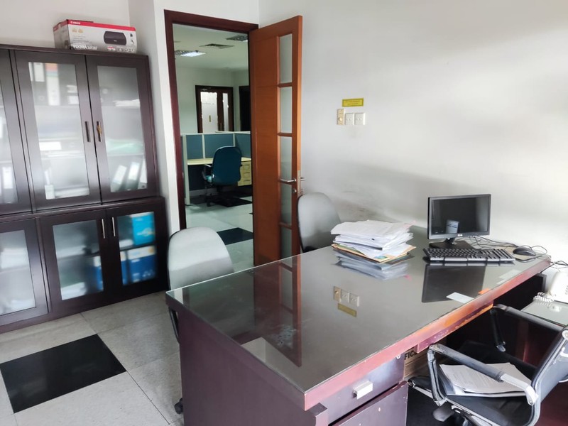 STRATEGIS! Ruang Usaha Luas di Supratman, Bandung!