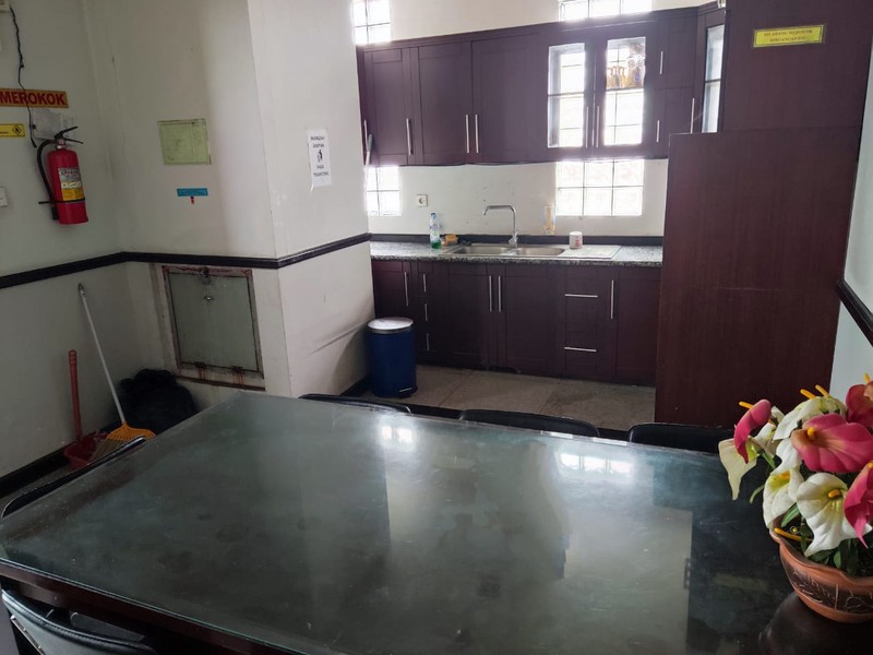 STRATEGIS! Ruang Usaha Luas di Supratman, Bandung!