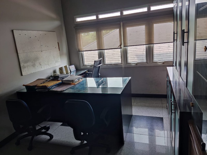 STRATEGIS! Ruang Usaha Luas di Supratman, Bandung!