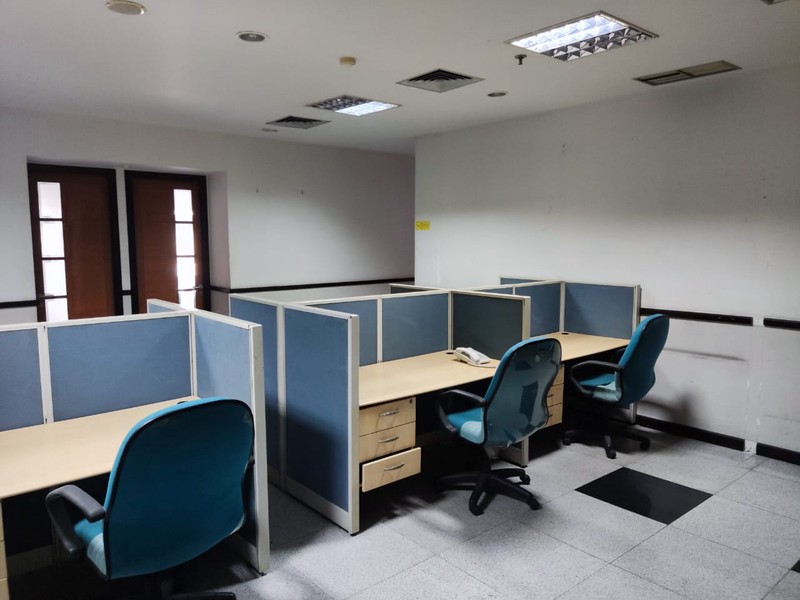 STRATEGIS! Ruang Usaha Luas di Supratman, Bandung!