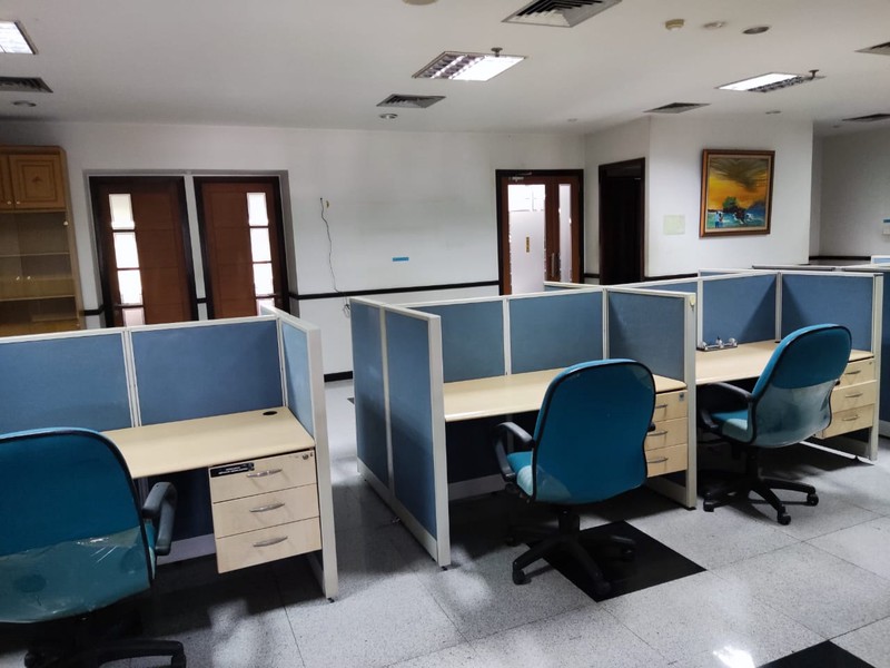 STRATEGIS! Ruang Usaha Luas di Supratman, Bandung!