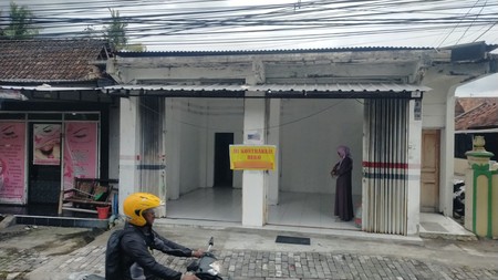 Disewakan Ruang Usaha 1 Lantai Premium, Hanya Selangkah Dari Stadion Maguwoharjo, Sleman.