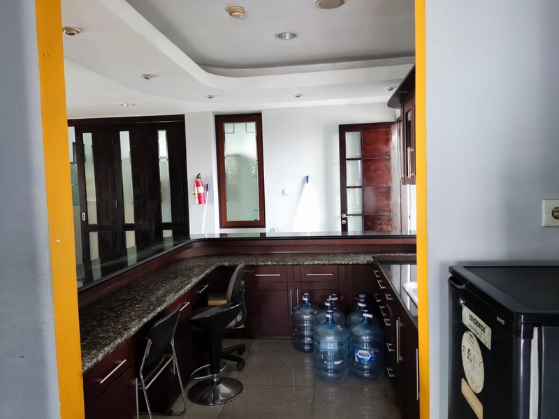 STRATEGIS! Ruang Usaha Luas di Supratman, Bandung!