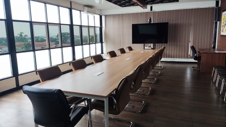 STRATEGIS! Ruang Usaha Luas di Supratman, Bandung!