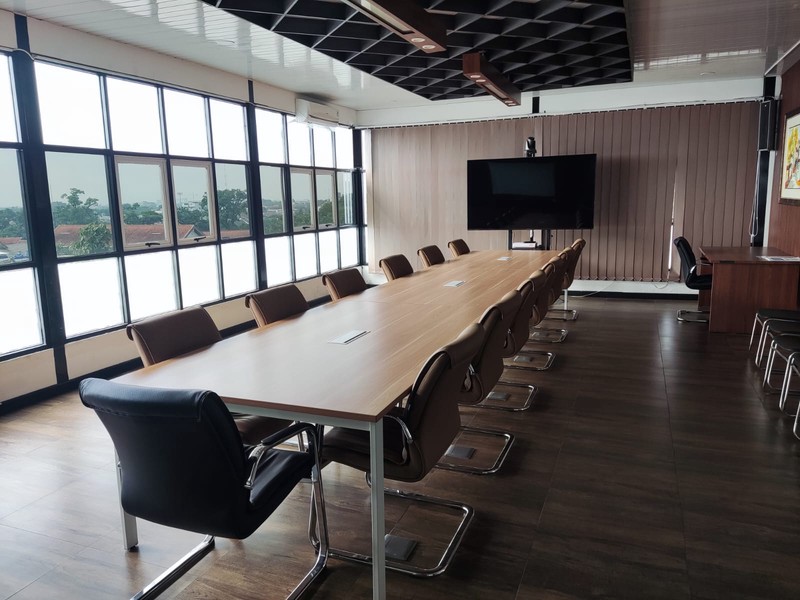 STRATEGIS! Ruang Usaha Luas di Supratman, Bandung!