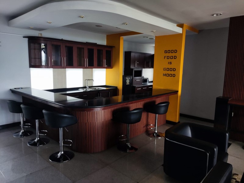 STRATEGIS! Ruang Usaha Luas di Supratman, Bandung!