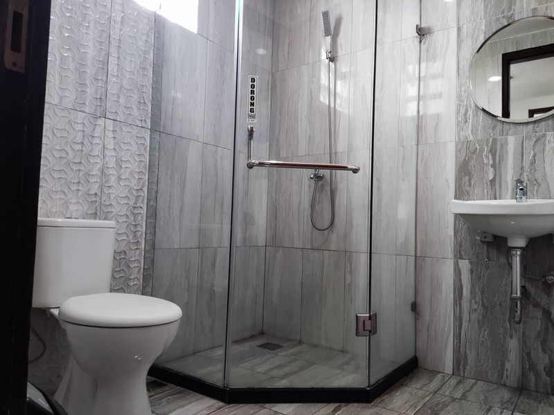 STRATEGIS! Ruang Usaha Luas di Supratman, Bandung!