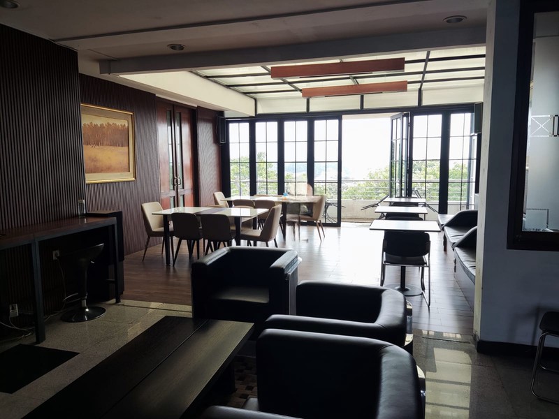 STRATEGIS! Ruang Usaha Luas di Supratman, Bandung!