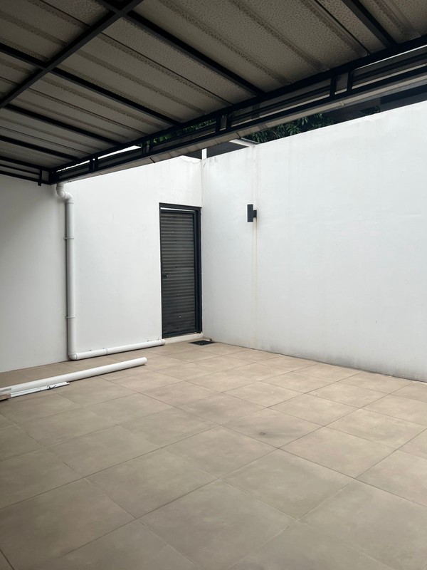 Disewakan Rumah  Furnished water Spring , Grand Wisata . Tambun- Bekasi