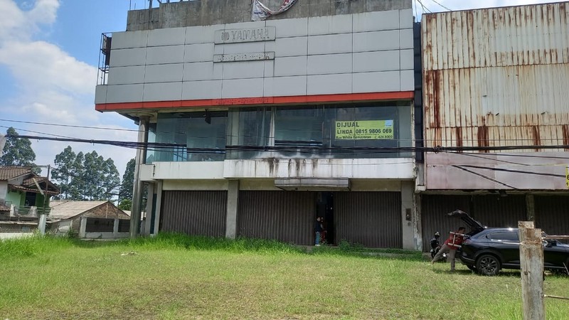 Gedung ex Showroom Tangerang Lokasi strategis Pinggir jalan raya