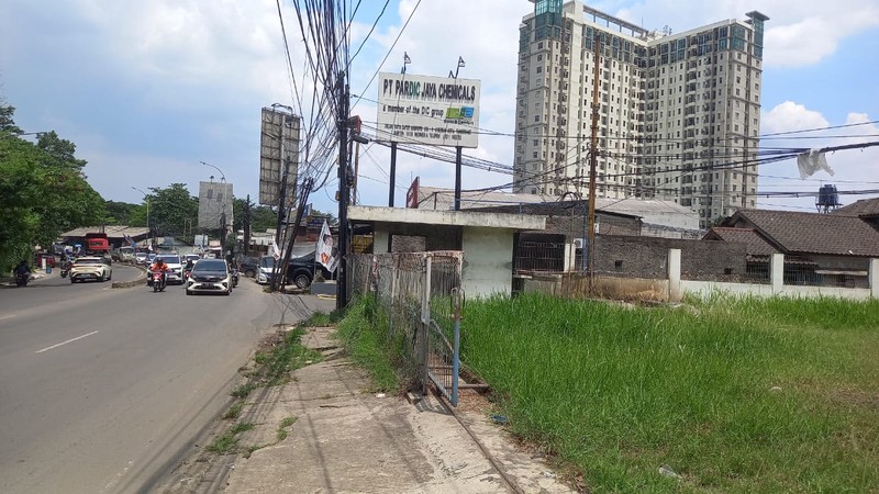 Gedung ex Showroom Tangerang Lokasi strategis Pinggir jalan raya