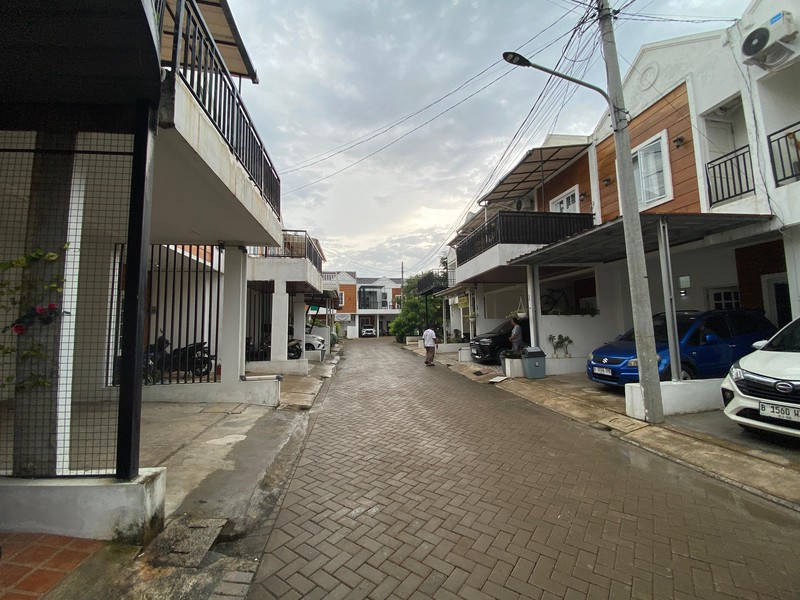 Cinangka Desain Eropa Classic 2 Lantai Siap Huni