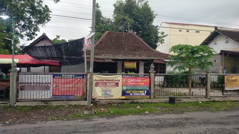 Jual  Tanah & Bangunan 512 Meter Persegi Strategis di Kalasan Sleman - Pinggir Jalan Raya Opak.