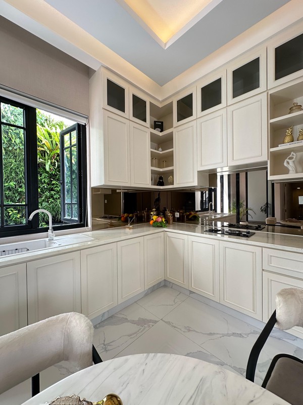 Dijual Rumah  The Leaves Mansion Bintaro  Pesanggrahan Jakarta Selatan.