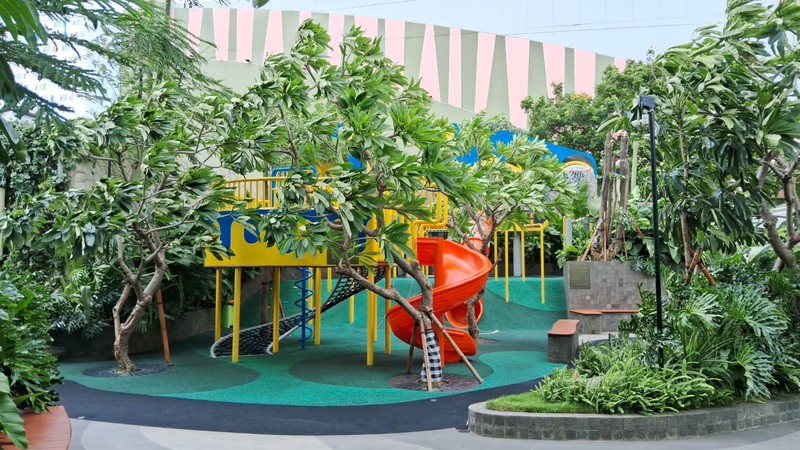 Dijual Apartemen Mewah Lantai 23 The Summit Kelapa Gading - Luas 110m, 2BR, Lokasi Premium,High Floor, Siap Huni.