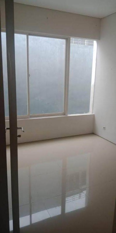 JUAL RUMAH 2 LANTAI ROYAL RESIDENCE GREENWICH SIAP HUNI