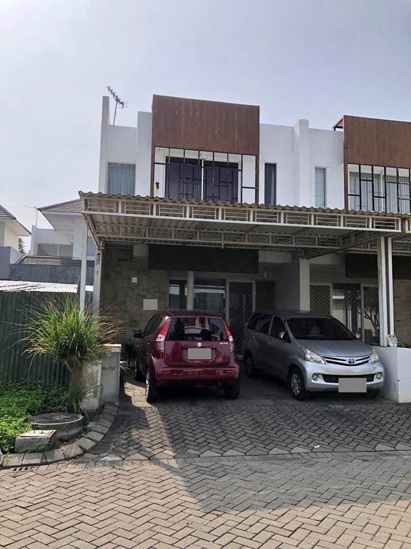 JUAL RUMAH 2 LANTAI ROYAL RESIDENCE GREENWICH SIAP HUNI