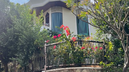 Rumah Pojok 3-Lantai Split-Level di Citraland Puri Widya Kencana - Hook, Hadap Timur-Selatan, Dekat Taman